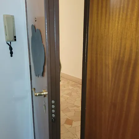 Away - Pape's Cozy Apartment, Near Airport - 14 Min From Center-10 Minutes Walk From The Baker Hughes * Florence