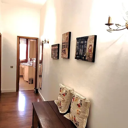 شقة Away - Pape's Cozy Apartment, Near Airport - 14 Min From Center-10 Minutes Walk From The Baker Hughes فلورنس