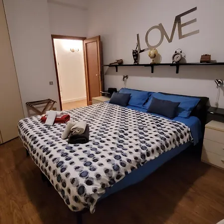 Away - Pape's Cozy Apartment, Near Airport - 14 Min From Center-10 Minutes Walk From The Baker Hughes *