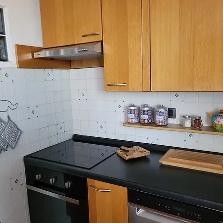 Apartment Away - Pape's Cozy Apartment, Near Airport - 14 Min From Center-10 Minutes Walk From The Baker Hughes Florence