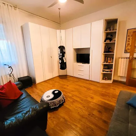 Appartamento Away - Pape's Cozy Apartment, Near Airport - 14 Min From Center-10 Minutes Walk From The Baker Hughes